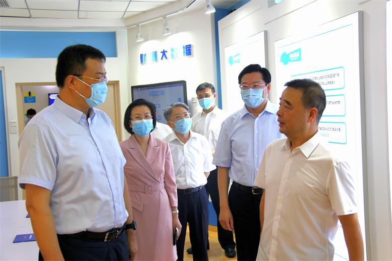副省长高涛光临凯时AG信息视察调研